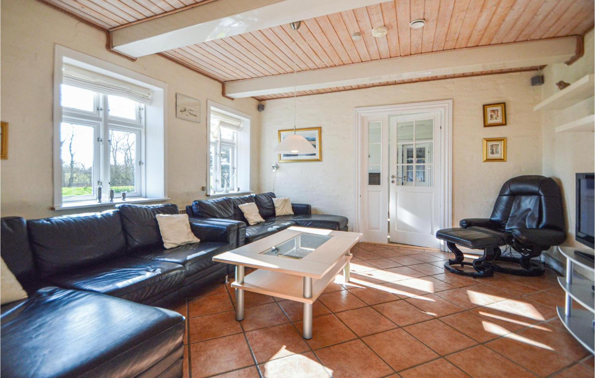Awesome Home In Bredebro With Kitchen Ballum Buitenkant foto